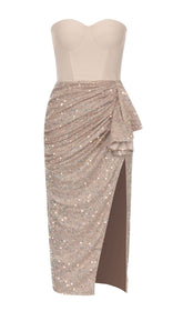 MIDIKLEID MIT PAILLETTEN UND RÜSCHEN UND SCHLITZ IN GOLD